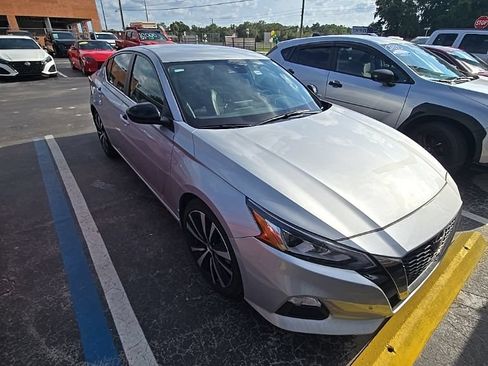 Certified 2022 Nissan Altima 2.5 SR FWD image 1