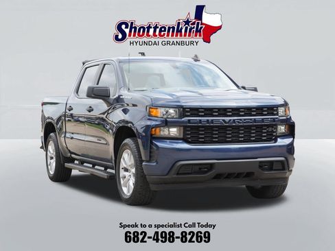 Used 2020 Chevrolet Silverado 1500 Custom w/ Custom Value Package AWD/4WD image 3