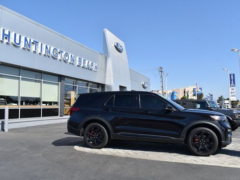 Used 2022 Ford Explorer ST w/ Equipment Group 401A image 3