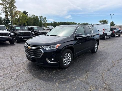 Used 2020 Chevrolet Traverse LT w/ Driver Confidence II Package AWD/4WD image 5