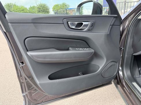 Certified 2023 Volvo XC60 B5 Plus AWD/4WD image 10