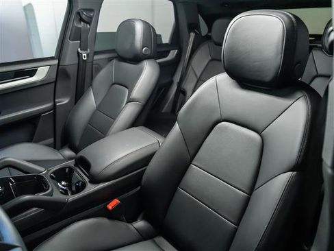 Certified 2026 Porsche Cayenne AWD/4WD image 5