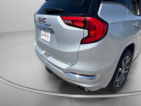 Used 2018 GMC Terrain Denali w/ Advanced Safety Package FWD image 11
