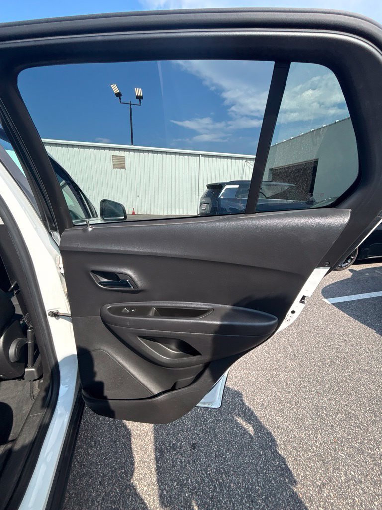Used 2019 Chevrolet Trax LT w/ LT Convenience Package FWD image 18