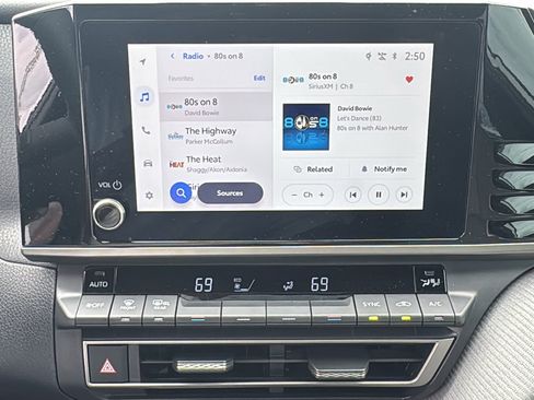 Used 2025 Toyota Camry SE w/ Convenience Package image 17