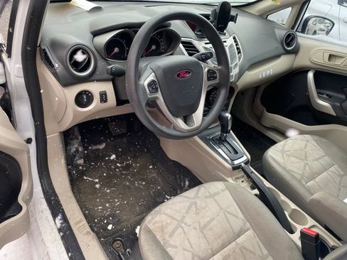 Used 2013 Ford Fiesta SE image 4