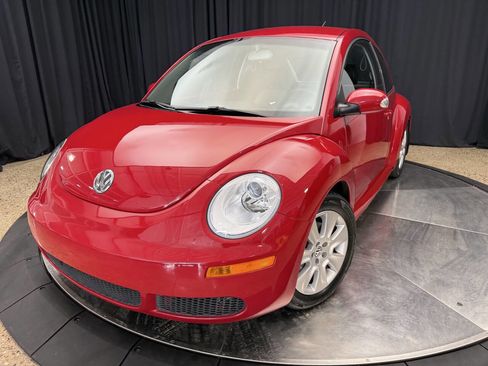 Used 2008 Volkswagen Beetle S image 2