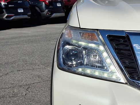 Used 2017 Nissan Armada Platinum image 9