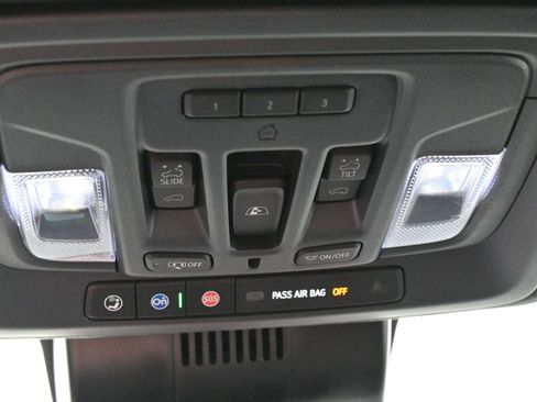 Used 2025 GMC Sierra 2500 AT4X image 28