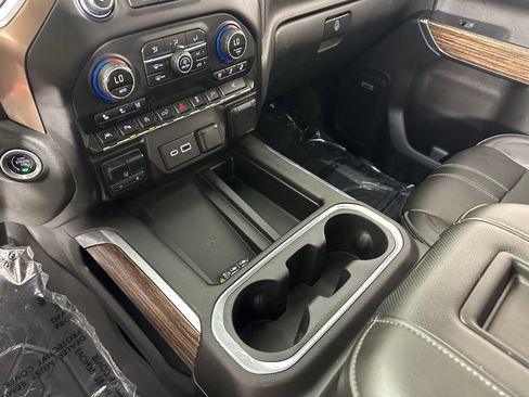 Used 2019 Chevrolet Silverado 1500 High Country w/ High Country Premium Package AWD/4WD image 34