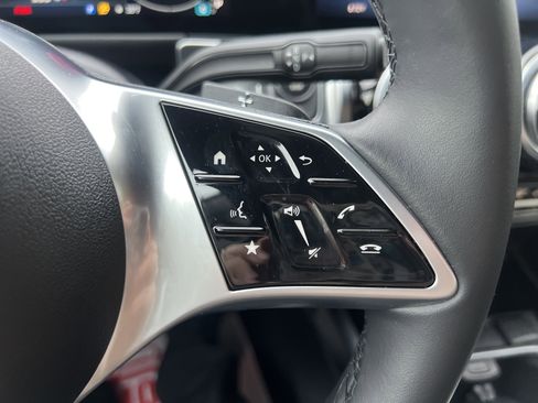 Certified 2025 Mercedes-Benz GLB 250 4MATIC image 18