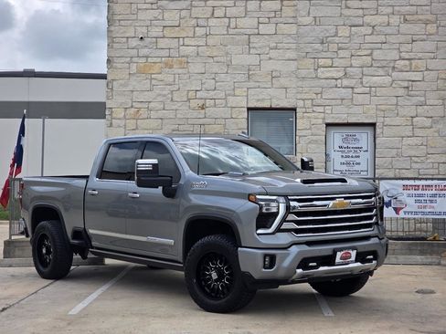 Used 2024 Chevrolet Silverado 2500 High Country w/ High Country Premium Package AWD/4WD image 1