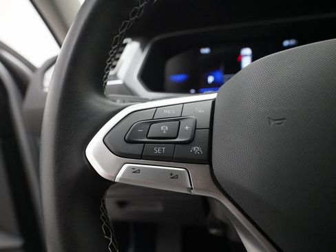 Used 2024 Volkswagen Tiguan SE image 19