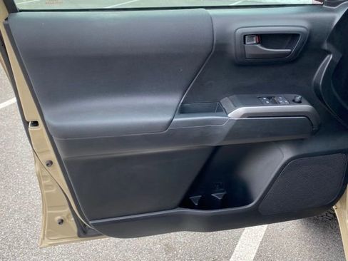 Used 2019 Toyota Tacoma TRD Off-Road image 11