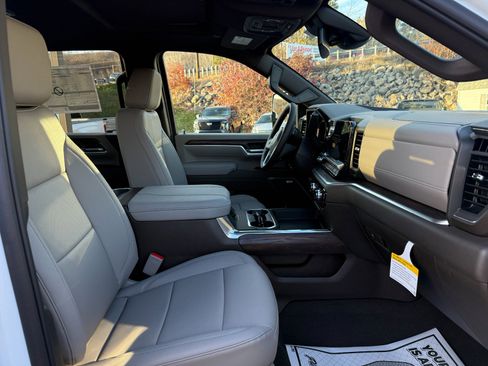 New 2026 GMC Sierra 2500 SLT w/ Max Trailering Package image 22