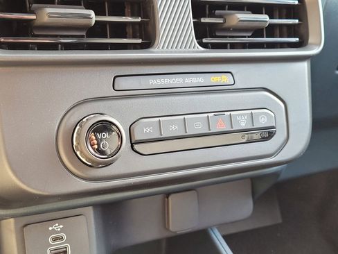 New 2025 Ford Maverick XL image 45