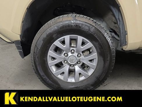 Used 2017 Toyota Tacoma SR5 w/ Tow Package AWD/4WD image 9