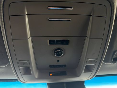Used 2018 Chevrolet Suburban Premier RWD image 29