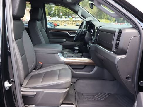 Used 2025 Chevrolet Silverado 1500 LT Trail Boss w/ Convenience Package II AWD/4WD image 17