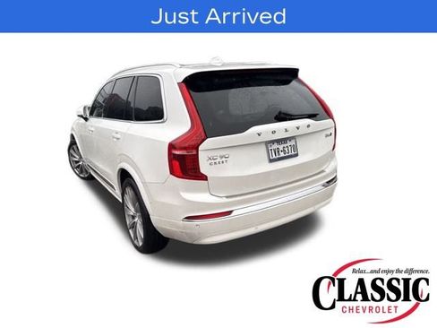 Used 2023 Volvo XC90 B6 Ultimate w/ Lounge Package image 12