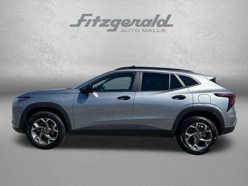 Certified 2025 Chevrolet Trax LT FWD image 8