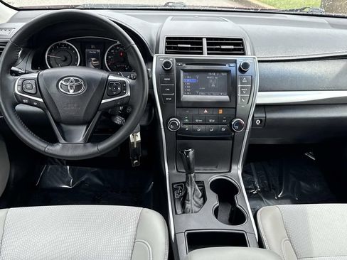 Used 2017 Toyota Camry SE FWD image 3
