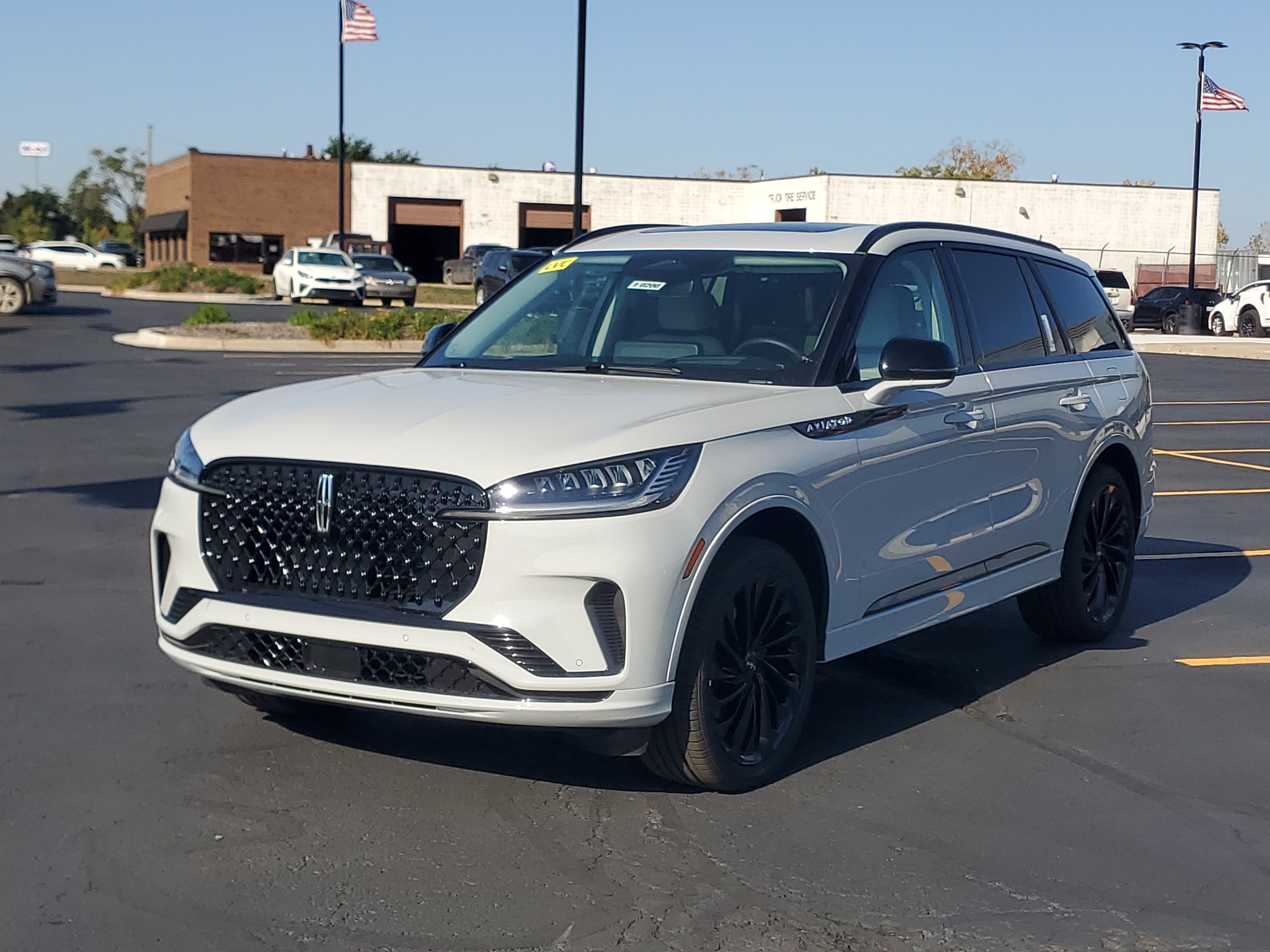 New 2027 Lincoln Aviator Reserve w/ Jet Appearance Package AWD/4WD image 2
