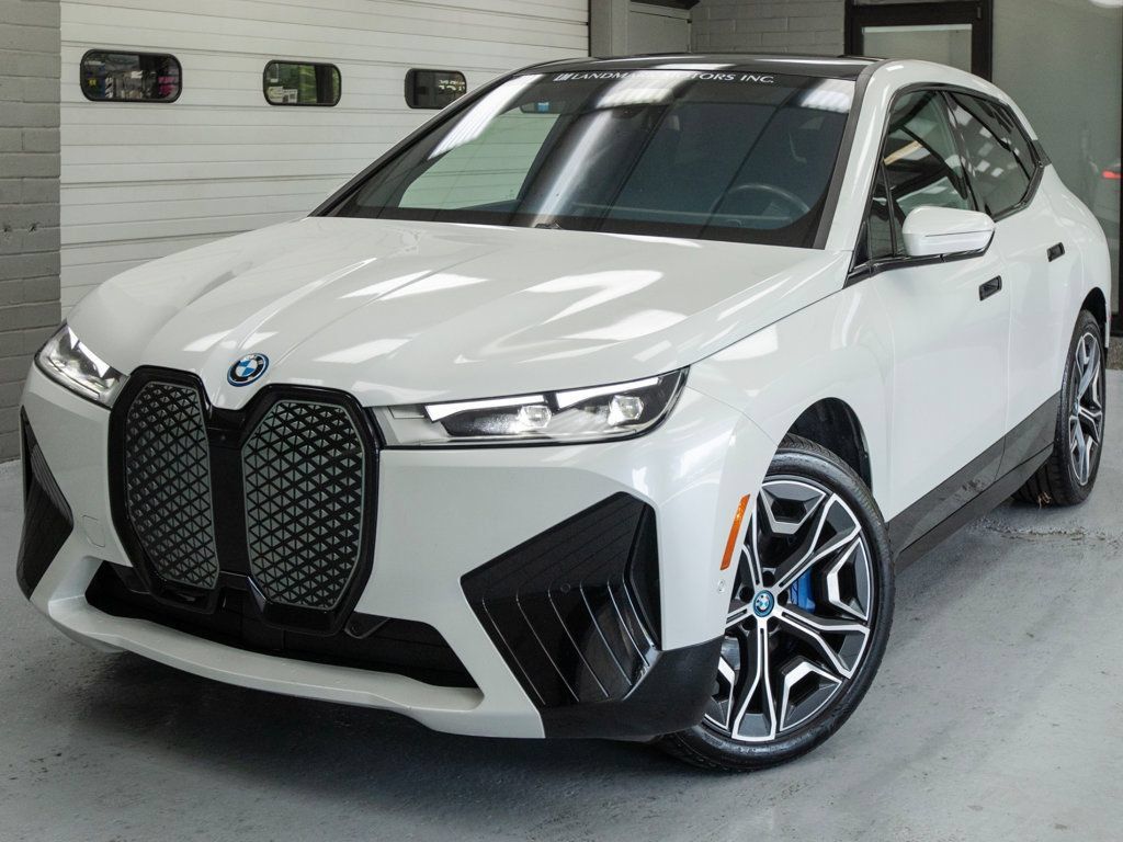 Used 2025 BMW iX xDrive50 AWD/4WD image 9