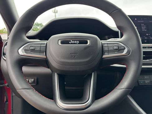 Used 2025 Jeep Compass Trailhawk AWD/4WD image 28