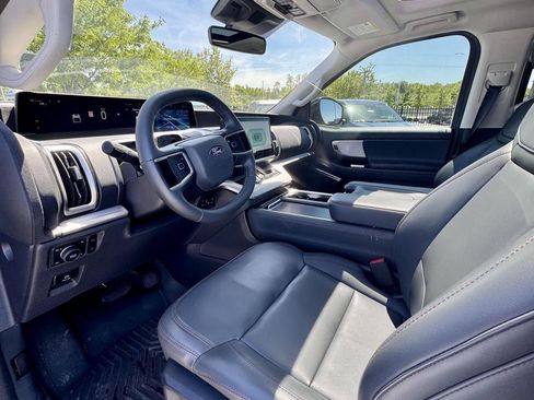 Used 2025 Ford Expedition Active AWD/4WD image 22