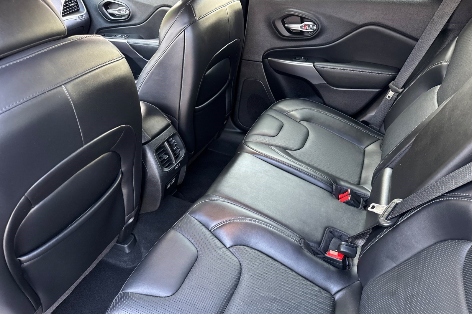 Used 2021 Jeep Cherokee Latitude Lux AWD/4WD image 29