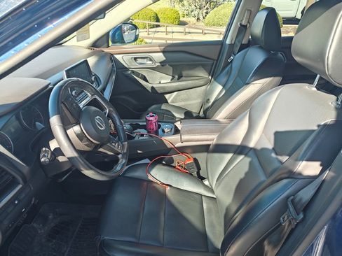 Used 2021 Nissan Rogue SV w/ Premium Package image 7