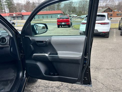 Used 2022 Toyota Tacoma SR5 image 15