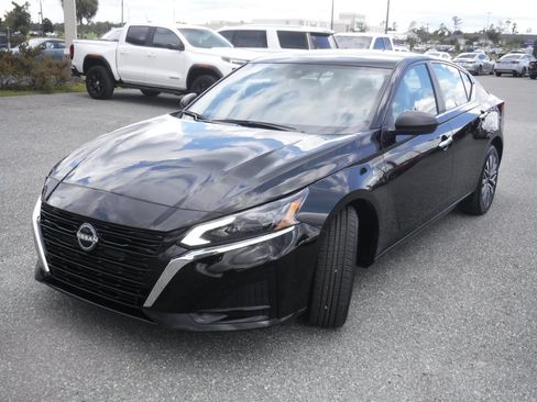 Used 2025 Nissan Altima 2.5 SV AWD/4WD image 18