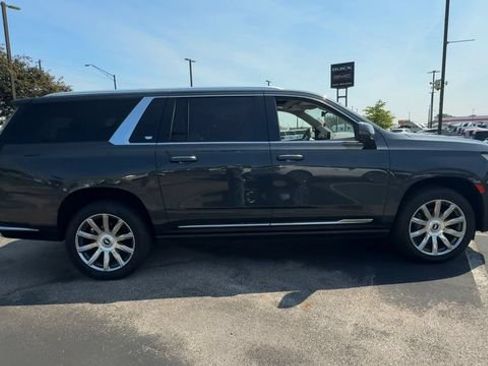 Used 2022 Cadillac Escalade ESV Premium Luxury Platinum AWD/4WD image 9