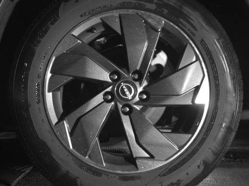 Used 2025 Nissan Rogue SV FWD image 17