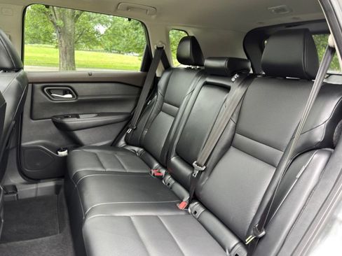 Used 2022 Nissan Rogue SV w/ SV Premium Package FWD image 28