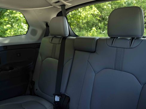 Used 2024 Honda Pilot Touring image 19