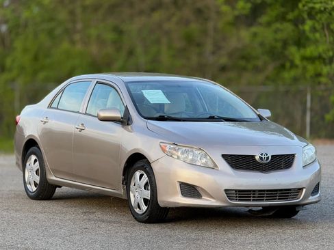 Used 2009 Toyota Corolla LE image 1