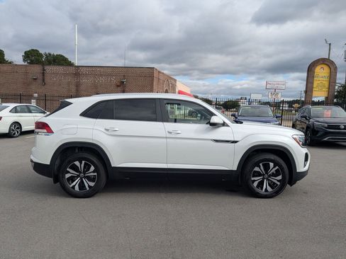 New 2026 Volkswagen Atlas Cross Sport SE image 2
