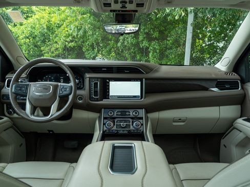 Used 2022 GMC Yukon Denali w/ Denali Ultimate Package AWD/4WD image 29