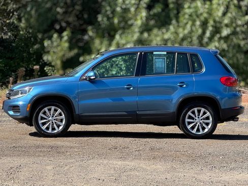 Used 2017 Volkswagen Tiguan Limited w/ Alloy Wheels Package AWD/4WD image 4