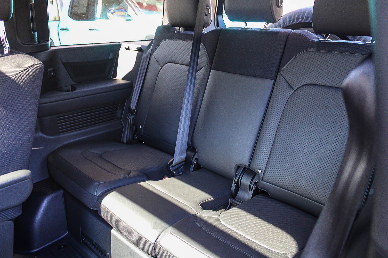 Used 2025 Land Rover Defender 130 X AWD/4WD image 21