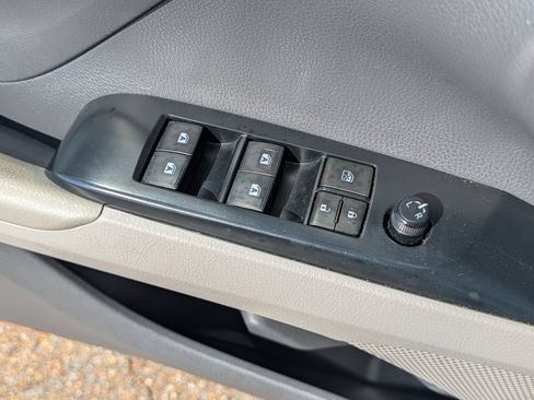 Used 2020 Toyota Camry LE FWD image 11