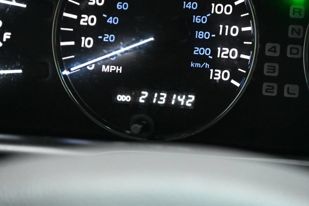 Used 2004 Lexus LX 470 4WD w/ Preferred Accessory Pkg image 26