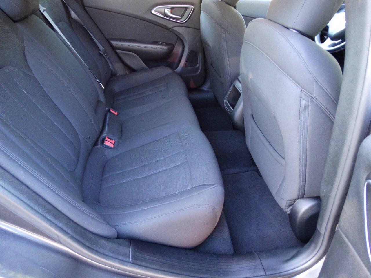 Used 2016 Chrysler 200 Limited FWD image 33