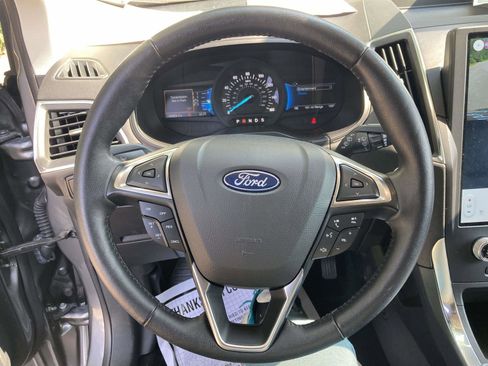 Used 2024 Ford Edge Titanium image 30
