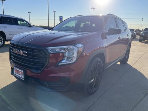 Used 2023 GMC Terrain SLE w/ Driver Convenience Package image 8