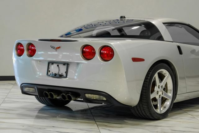 Used 2005 Chevrolet Corvette Coupe w/ Preferred Equipment Group RWD image 12