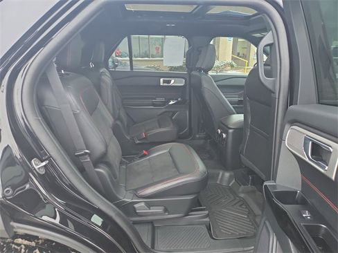 Certified 2023 Ford Explorer ST-Line w/ Class IV Trailer Tow Package image 24